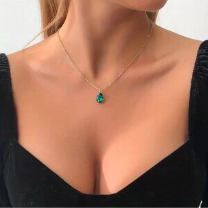 NWT Boutique Emerald Diamond Rhinestone Dainty Pendant Gold Necklace Jewelry